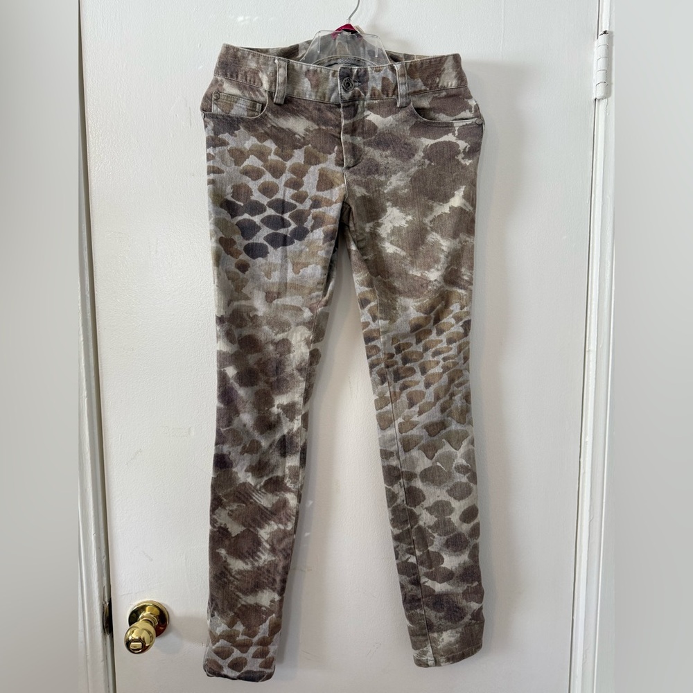 Alice + Olivia Camouflage Patterned Low Rise Skinny Jean Pants